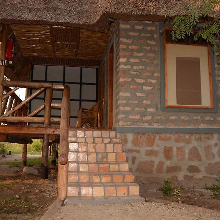 Irungu Forest Safari Lodge Katunguru Exterior foto
