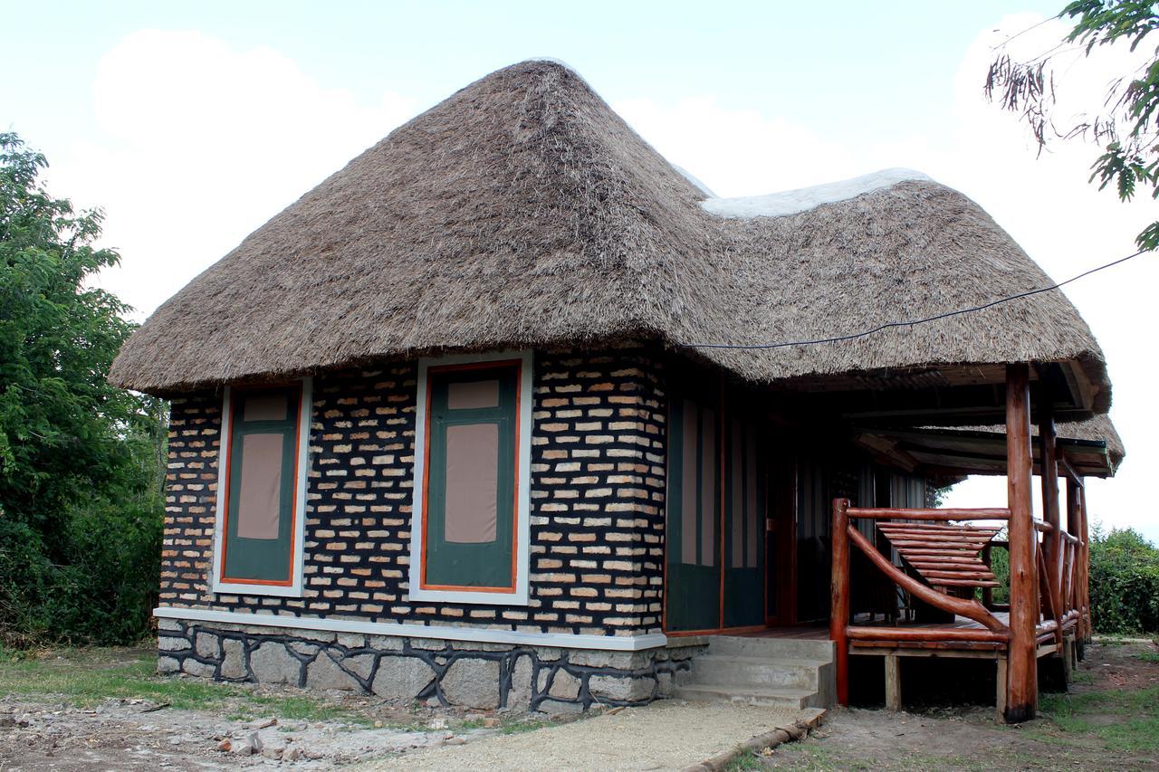 Irungu Forest Safari Lodge Katunguru Exterior foto