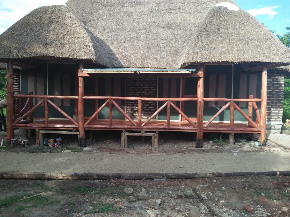 Irungu Forest Safari Lodge Katunguru Exterior foto