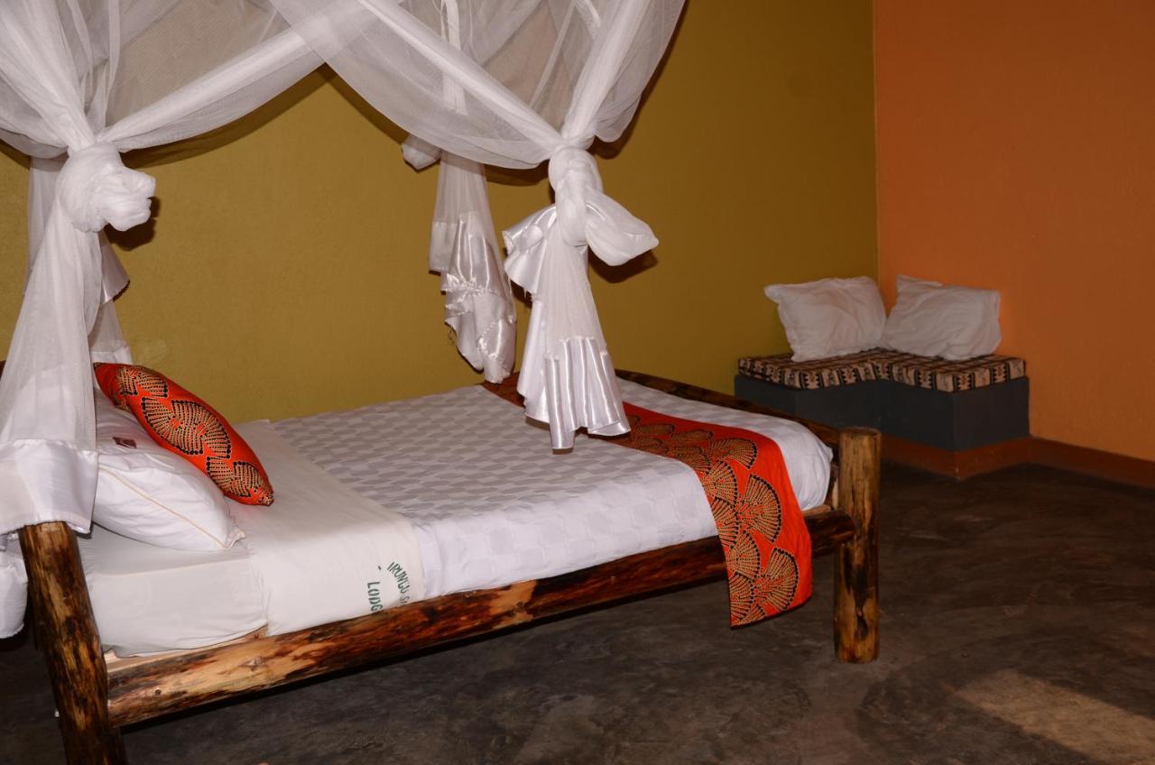 Irungu Forest Safari Lodge Katunguru Exterior foto