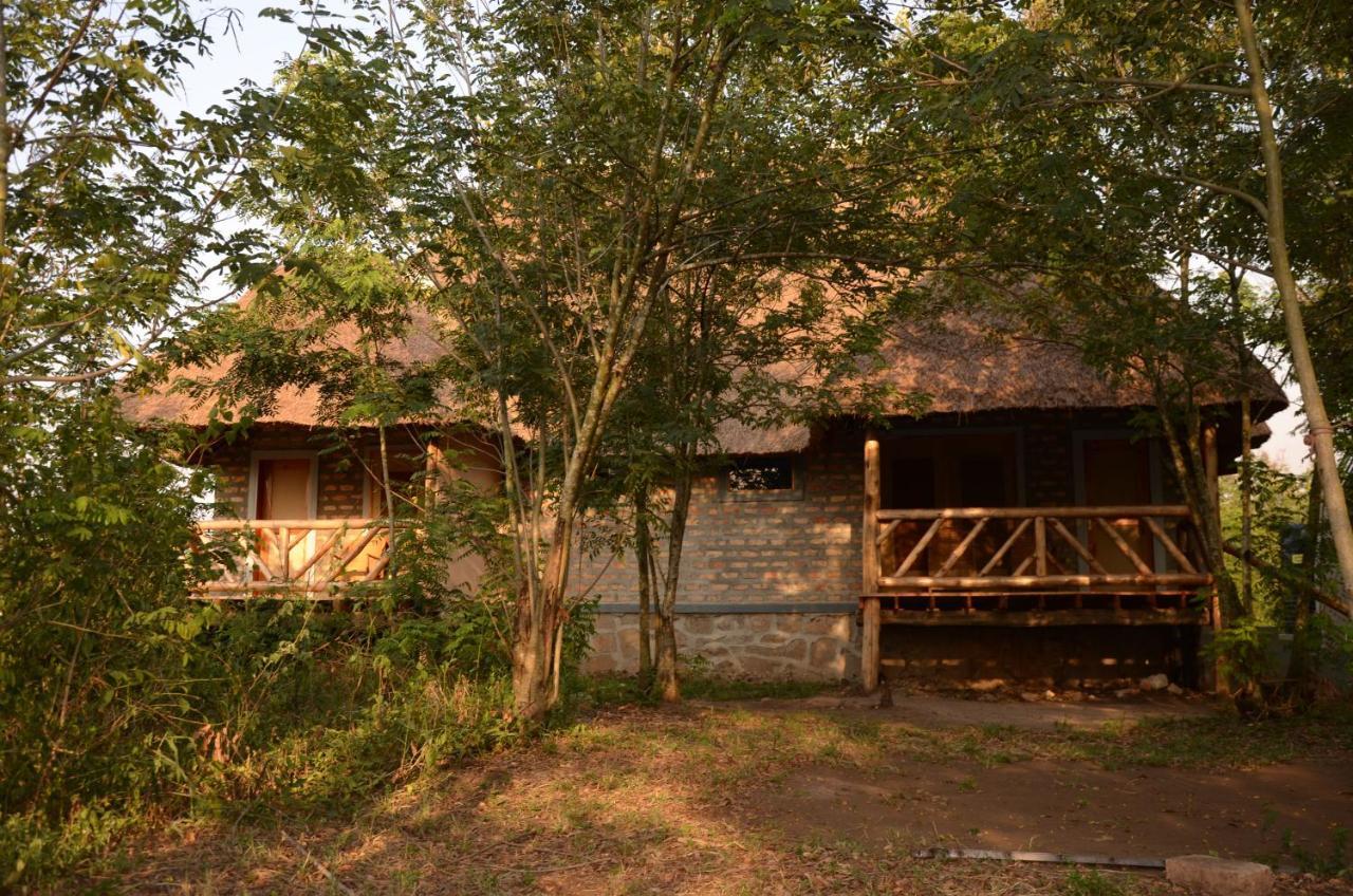 Irungu Forest Safari Lodge Katunguru Exterior foto