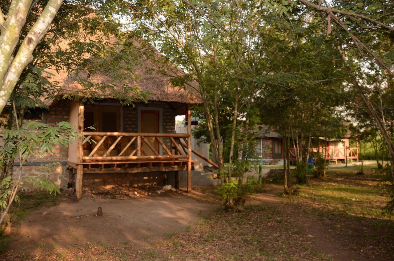 Irungu Forest Safari Lodge Katunguru Exterior foto