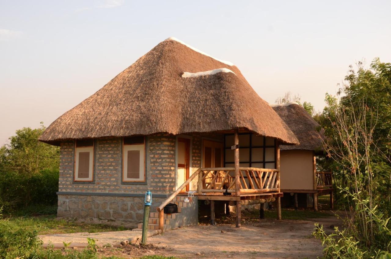 Irungu Forest Safari Lodge Katunguru Exterior foto