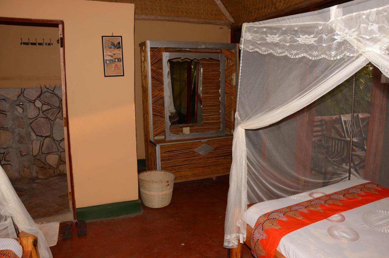 Irungu Forest Safari Lodge Katunguru Exterior foto