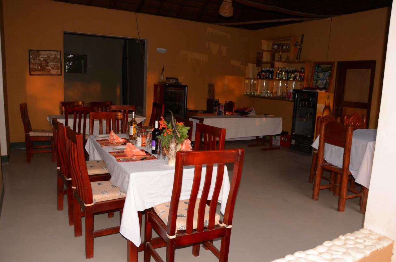 Irungu Forest Safari Lodge Katunguru Exterior foto