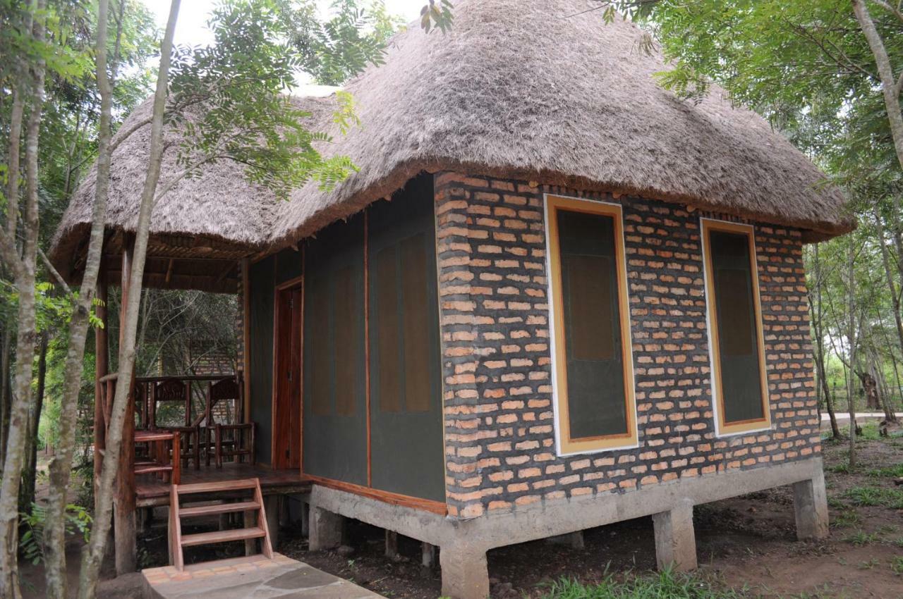 Irungu Forest Safari Lodge Katunguru Exterior foto