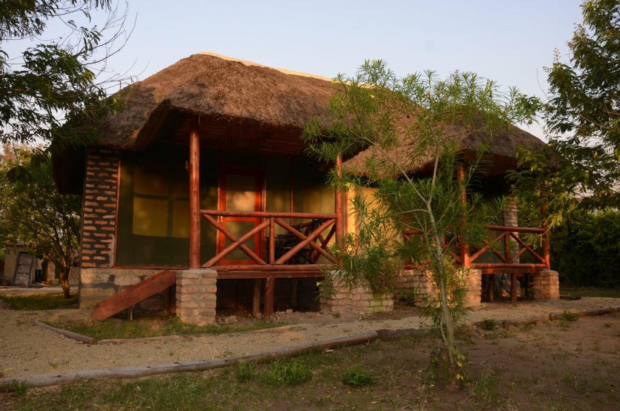 Irungu Forest Safari Lodge Katunguru Exterior foto