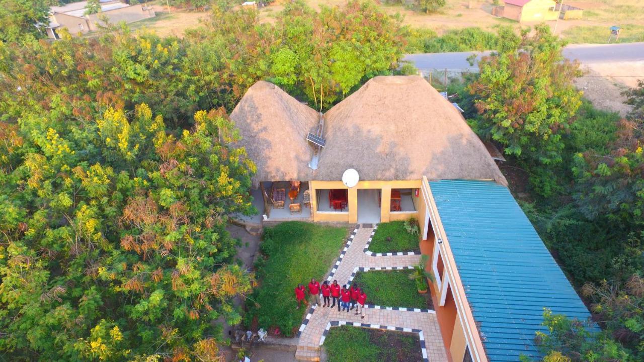 Irungu Forest Safari Lodge Katunguru Exterior foto