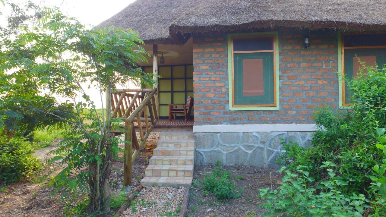 Irungu Forest Safari Lodge Katunguru Exterior foto